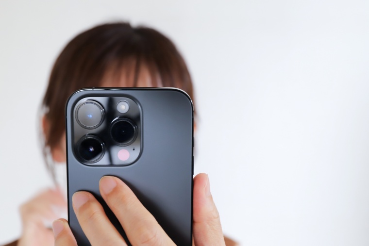 【iOS17】iPhoneカメラに水平器機能が登場！設定方法やできることとは？